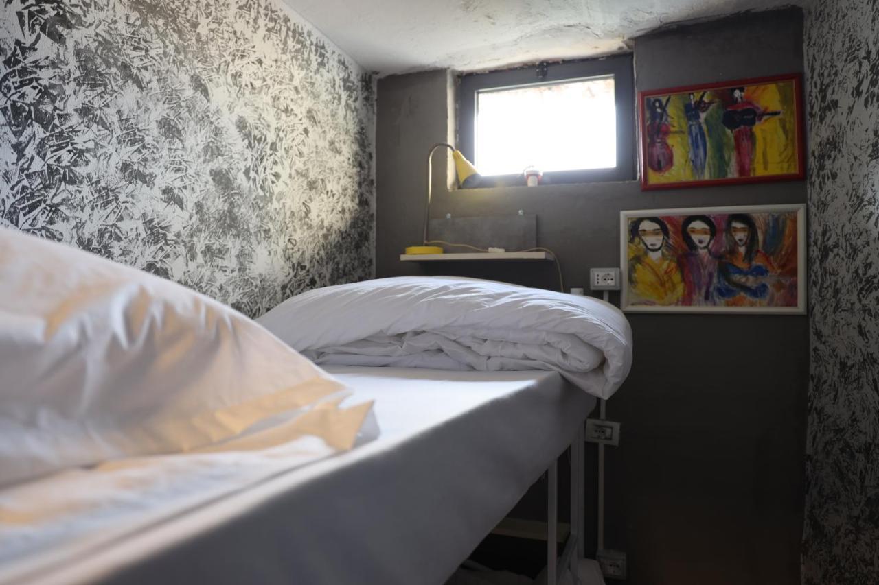 Hoja Hostel Тирана Экстерьер фото